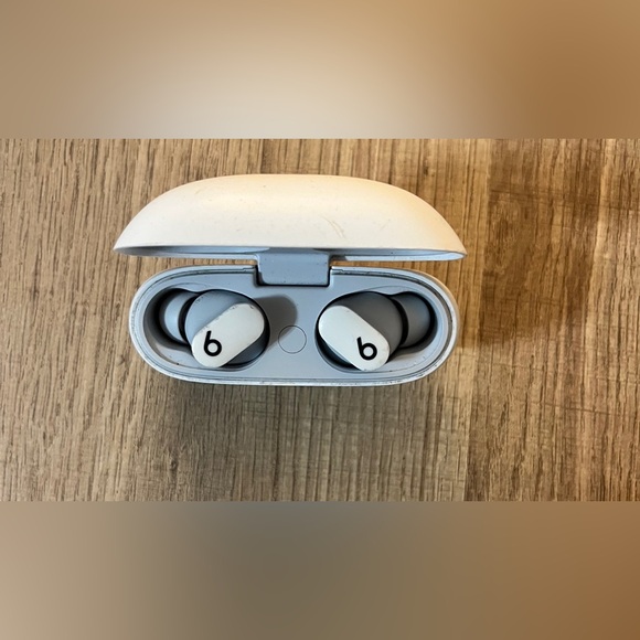 BEATS - Picture 3 of 5